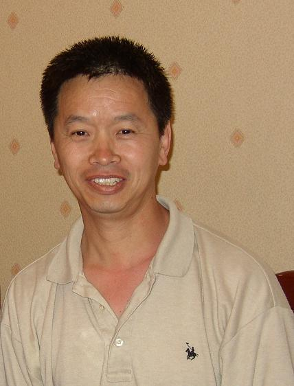 包容 博士