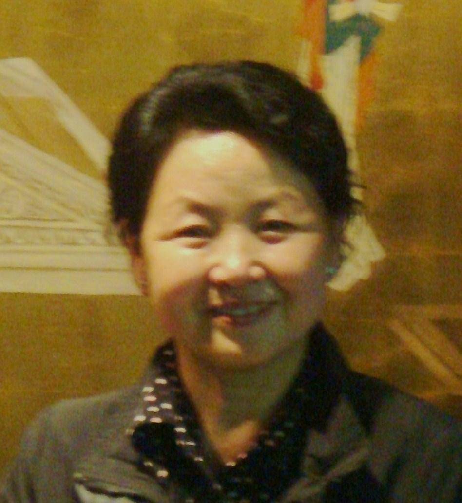   郑素兰 女士